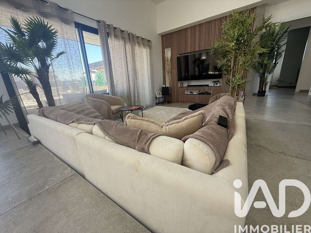 Maison 171 m² à Horgues  - photo 5