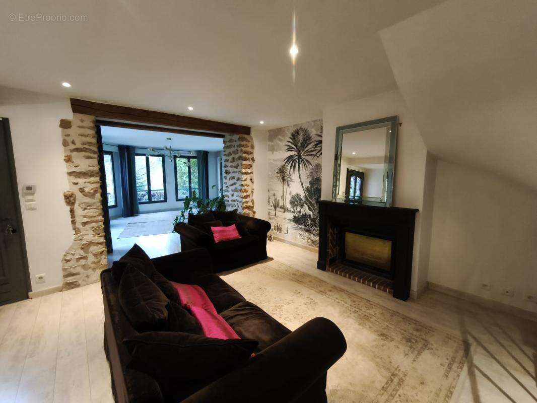 Maison 210 m² à Orgeval  - photo 2