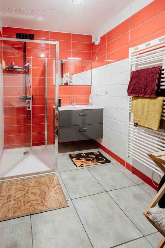 Appartement à LA RIVIERE-DRUGEON