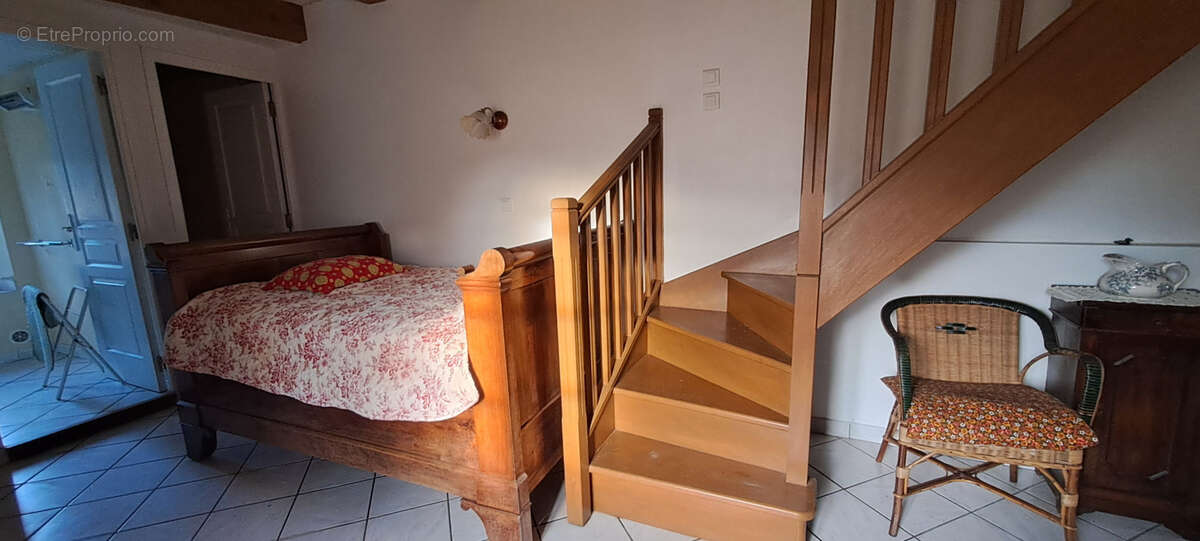 Maison à SAINT-ETIENNE-DE-GOURGAS