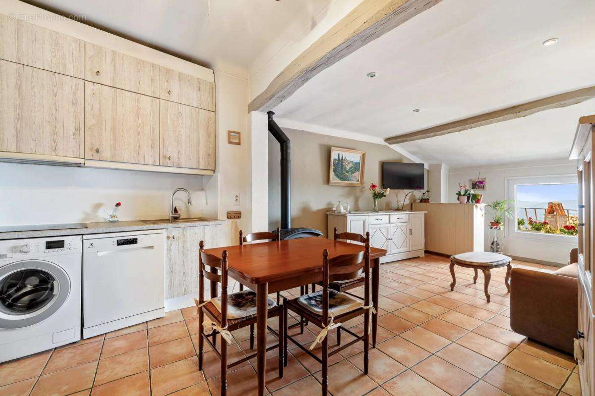 Appartement à CHATEAUNEUF-GRASSE