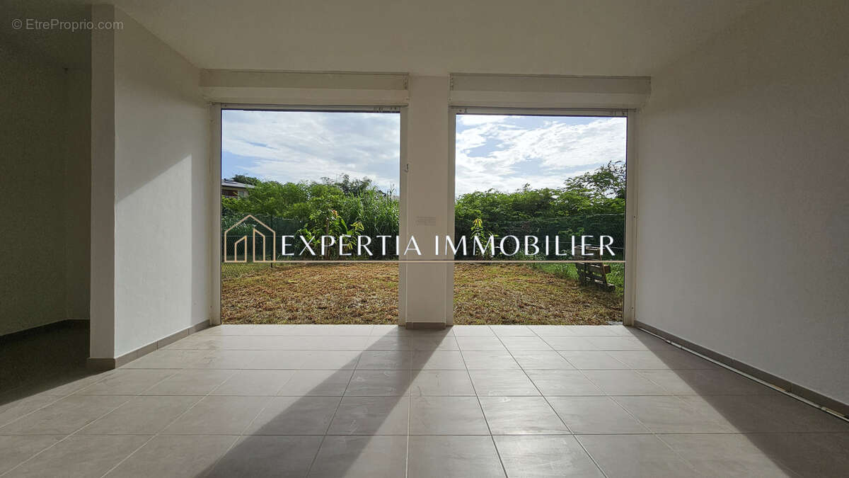 Appartement à REMIRE-MONTJOLY