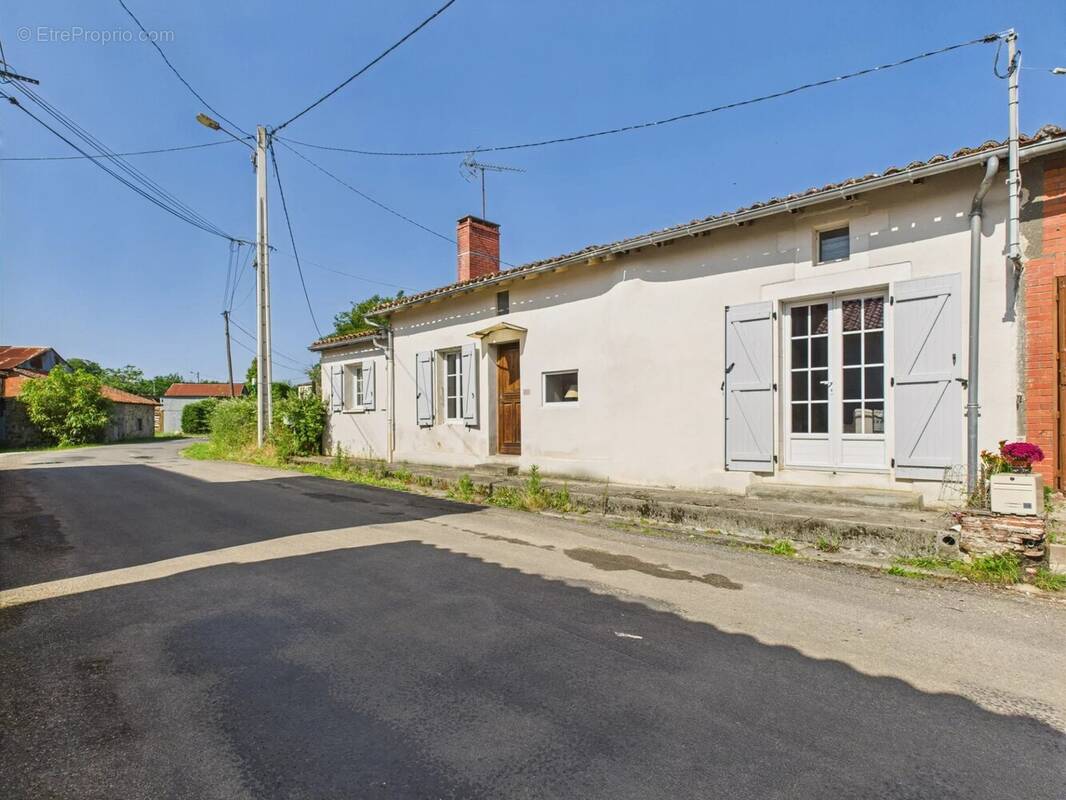 Maison à CONFOLENS
