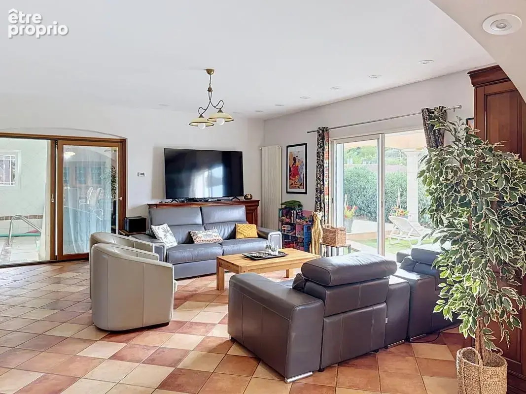 Maison 6 pièces 205 m² à vendre à Montfrin (30490) - photo 4