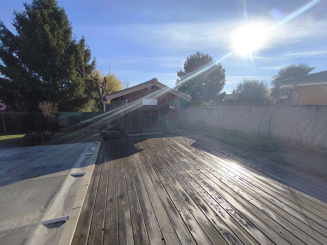 Maison à CRUZILLES-LES-MEPILLAT