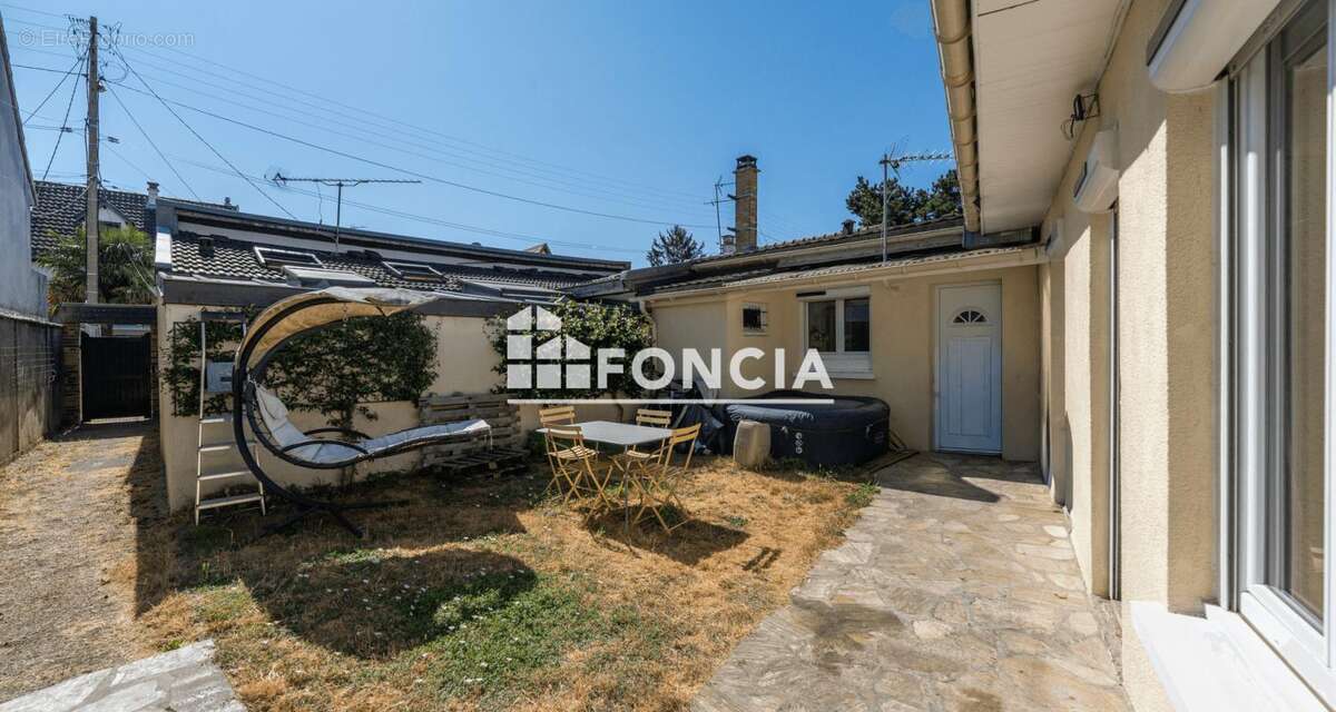 FONCIA Le Raincy vous présente cette charmante maison de plain-pied avec jardin - photo 2