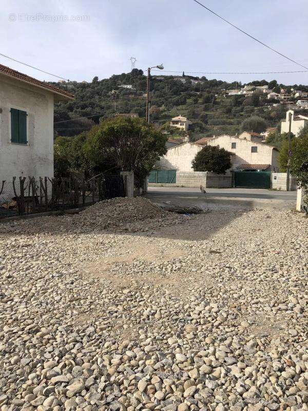 Commerce à SAINT-LAURENT-DU-VAR