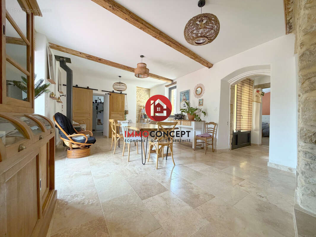 Maison à LAUDUN-L'ARDOISE