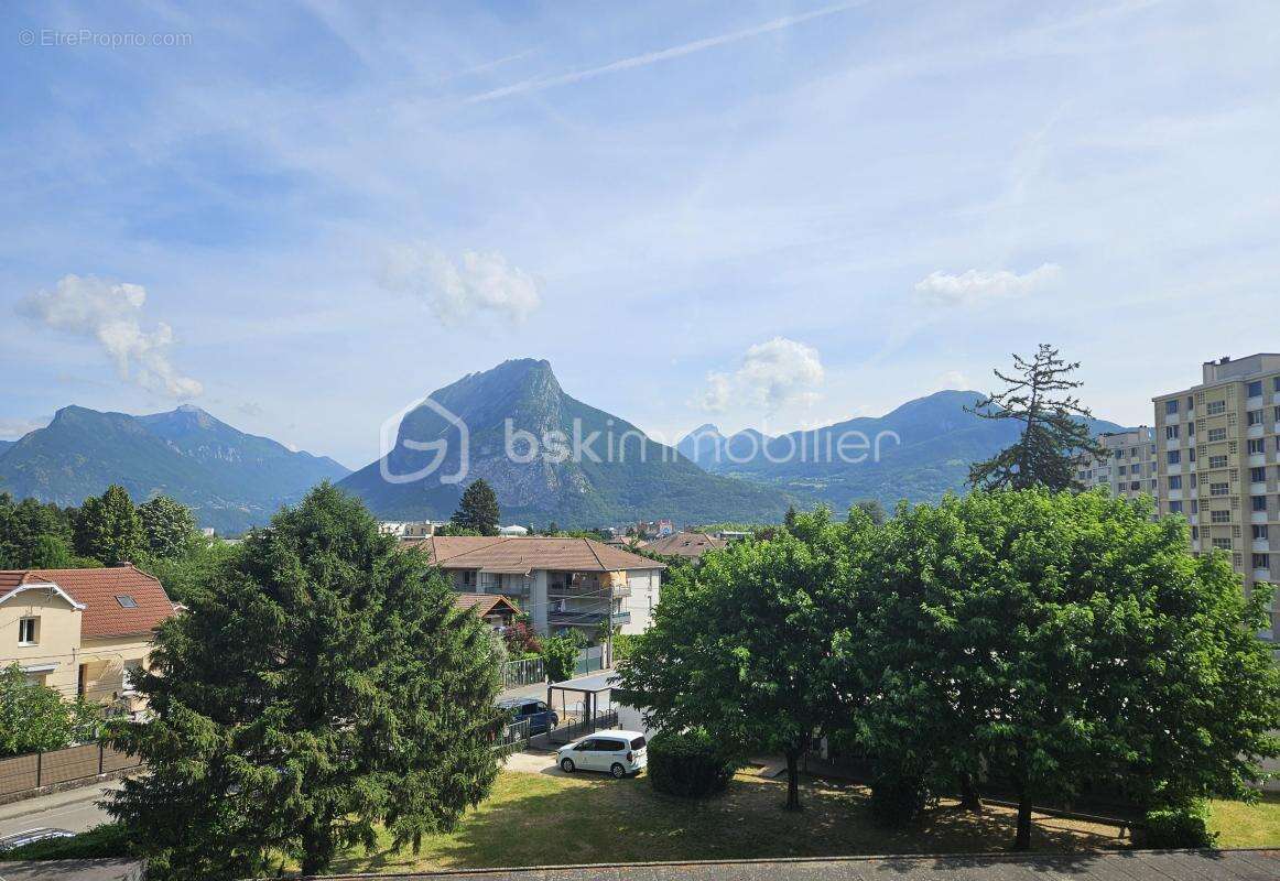 Appartement à FONTAINE