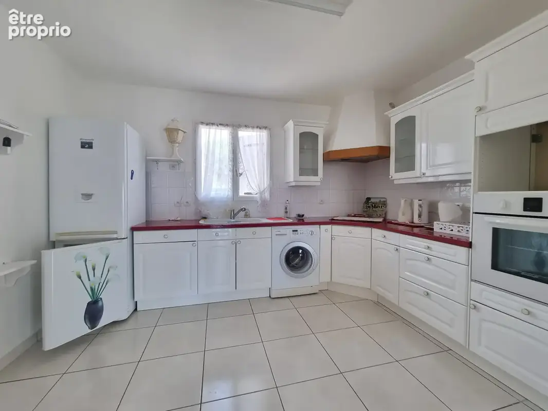 A Régusse, Villa de 2011de plain-pied sur 790m2 de terrain. - photo 5