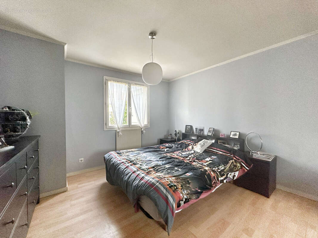 Maison à FONTENAY-LE-VICOMTE