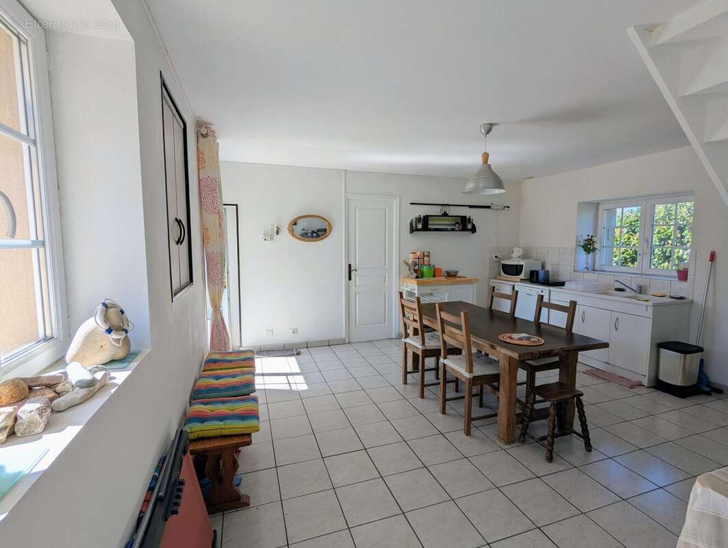 cuisine-salle à manger - Maison à ISIGNY-SUR-MER