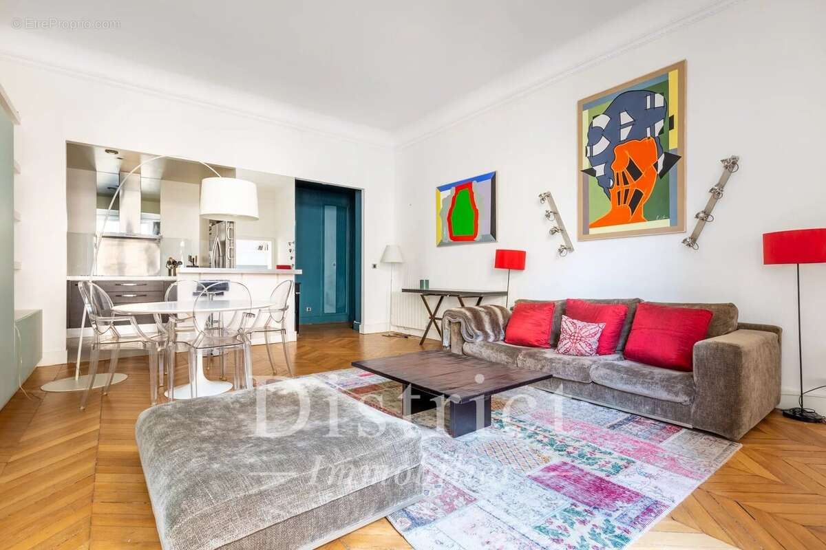 Appartement à PARIS-8E