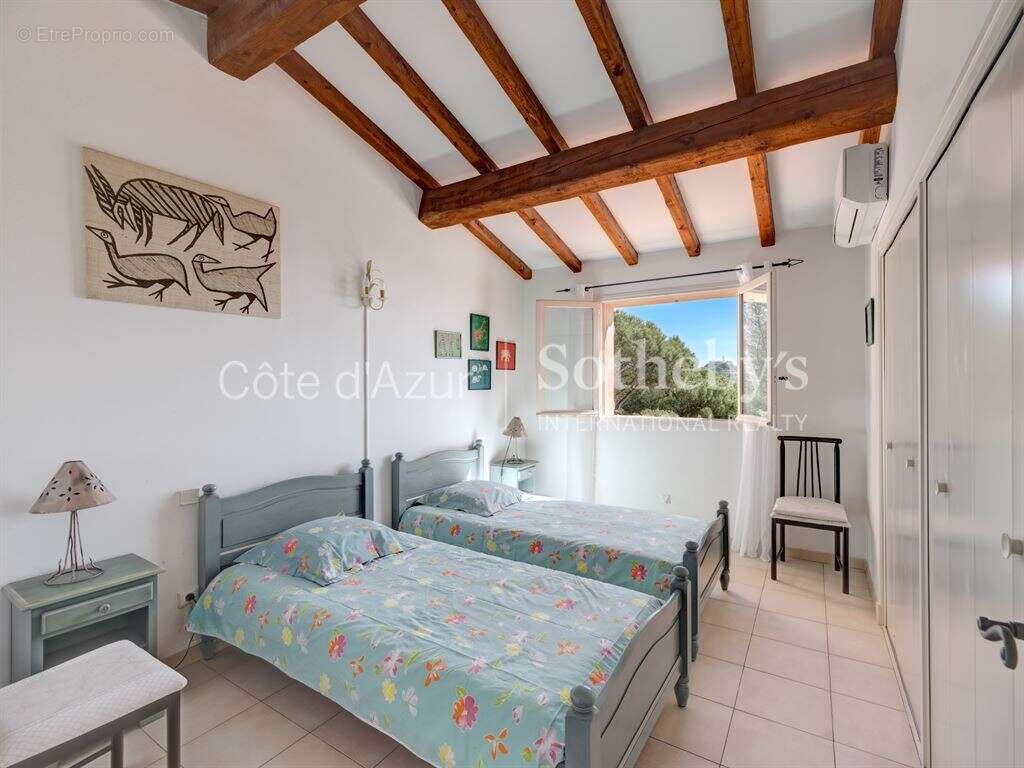 Maison à LES ISSAMBRES