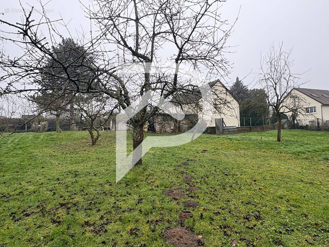 Terrain à VILLERS-HELON