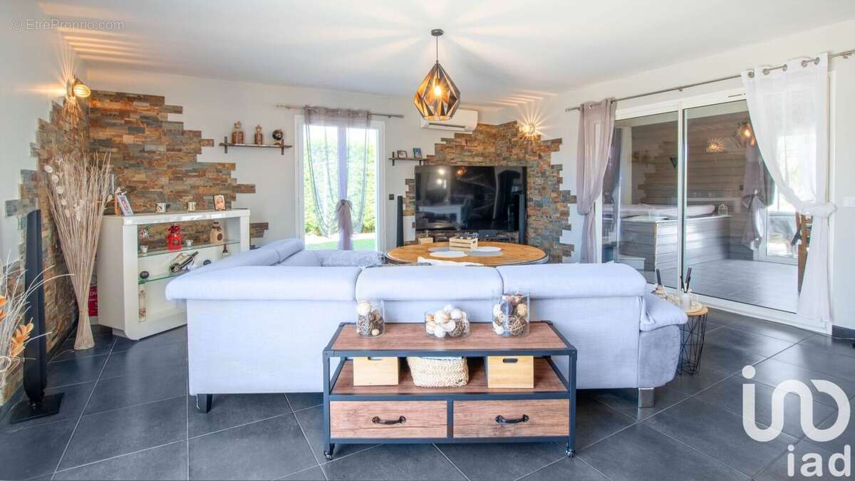 Photo 8 - Maison à IZON