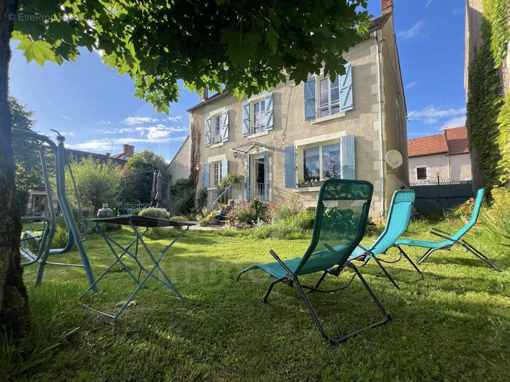 Maison à SAINT-AMAND-EN-PUISAYE