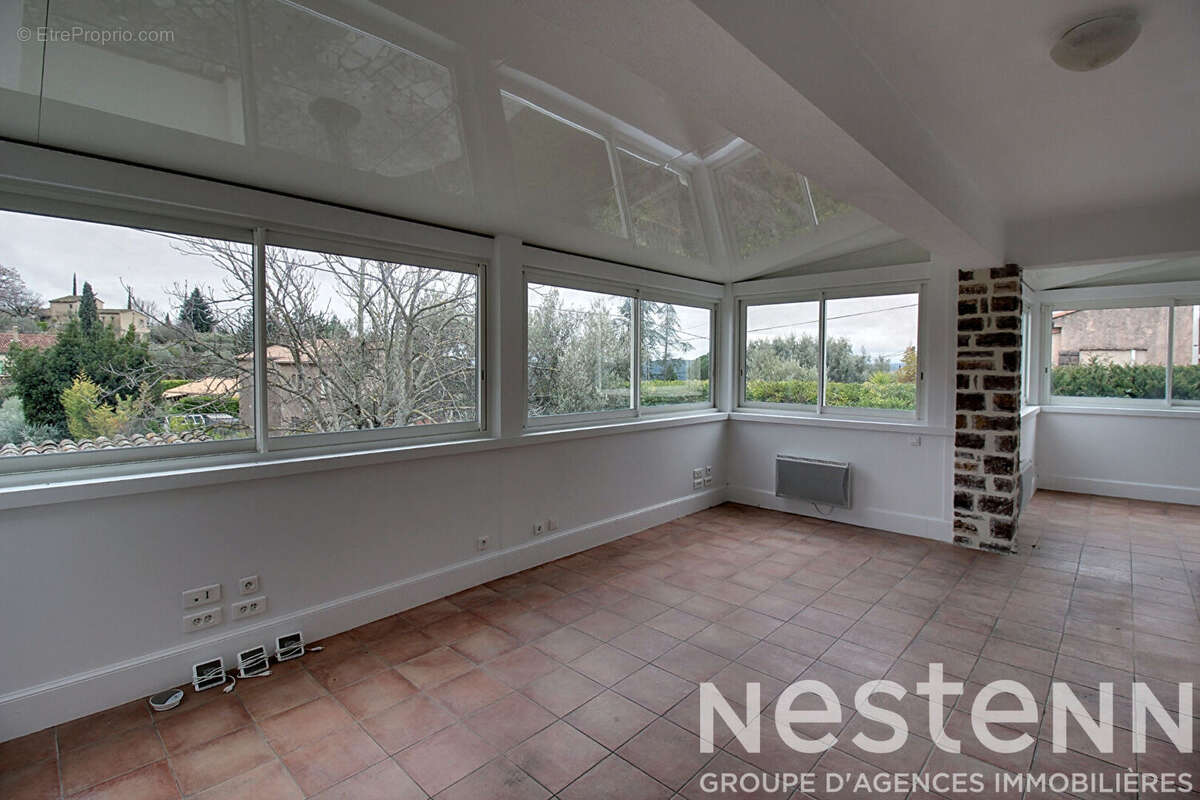 A VENDRE DRAGUIGNAN - Maison 2 LOGEMENTS - 264 m²  sur 968 m² de terrain - photo 2