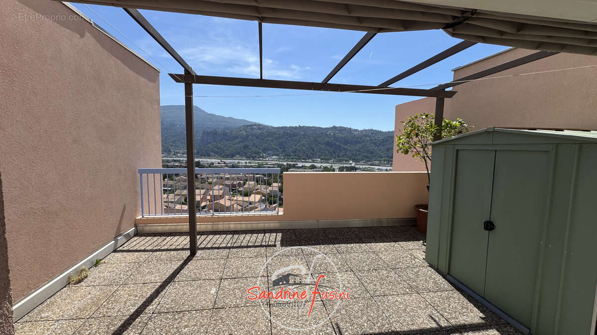 Appartement à CARROS