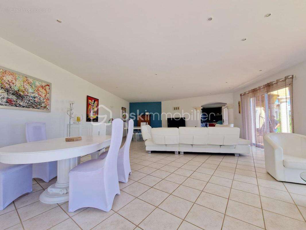 Quartier recherché  - Élégante villa familiale 9 pièces avec grand terrain et piscine à débordement - photo 11