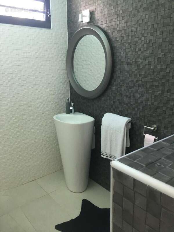 Maison à PETIT-BOURG