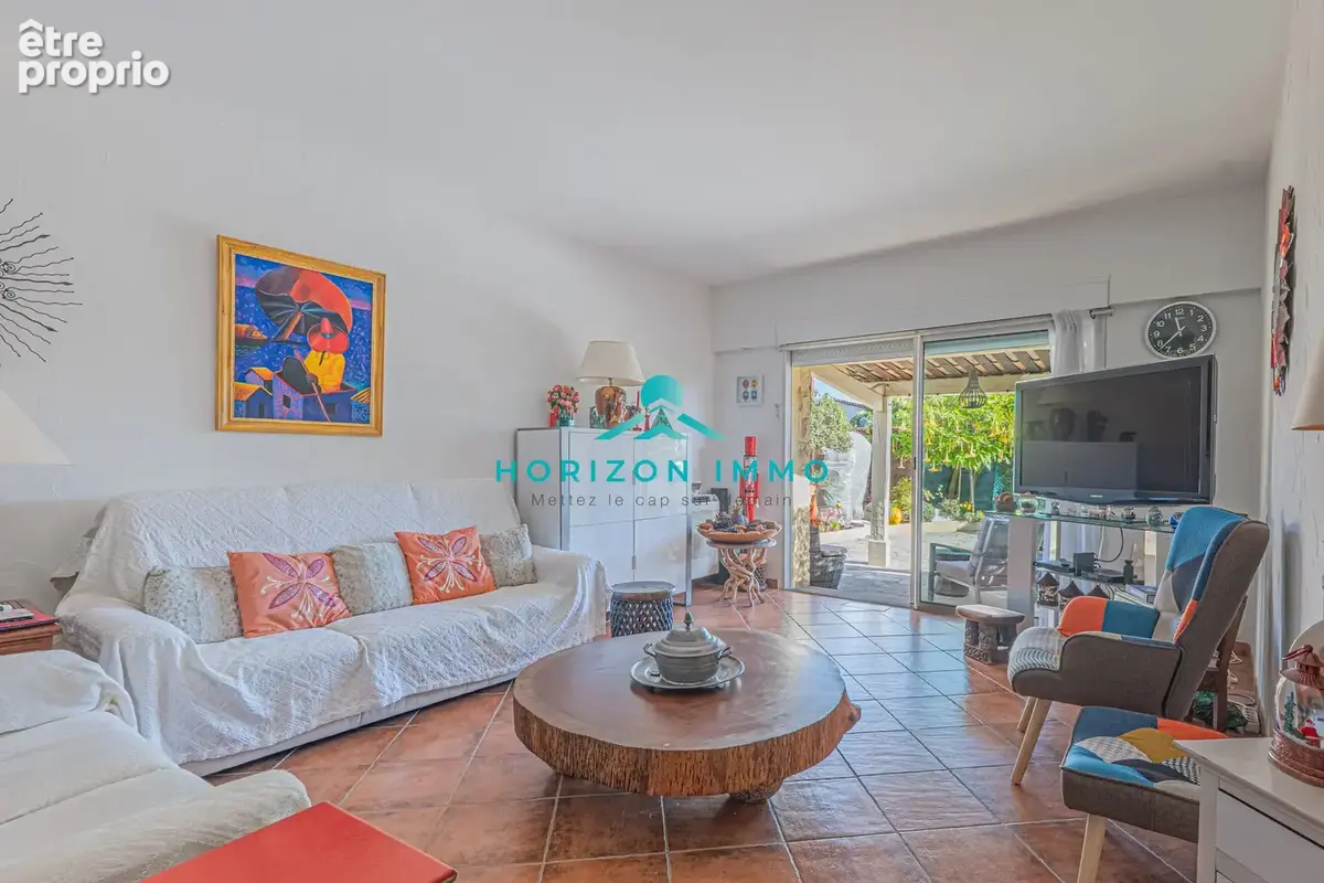 Maison 5 pièces 160 m² à vendre à Saint-Laurent-Du-Var (06700) - photo 2