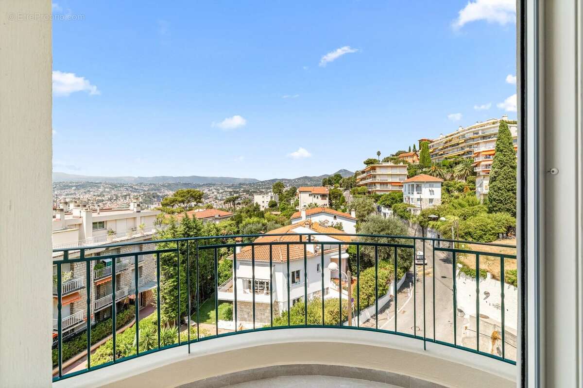Nice – Mont Boron – Superbe 3 pièces traversant de 89 m² – Vue panoramique ville & mer – Terrasses 20 m² - photo 4