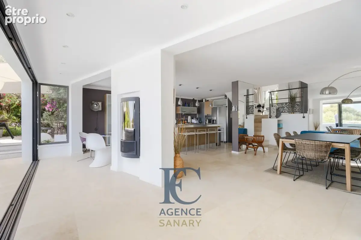 La Cride, Maison de 170 m2 habitables avec piscine, aperçu mer et garage - photo 3