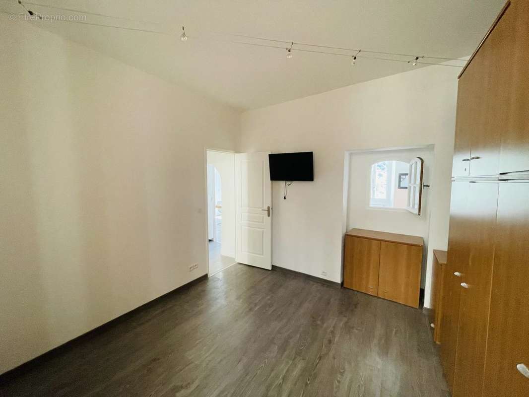 Appartement à CONTES