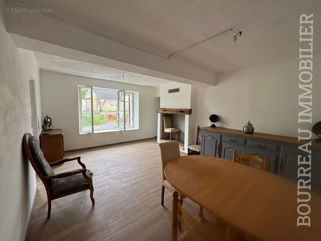 Appartement à LA CELLE-SAINT-CYR