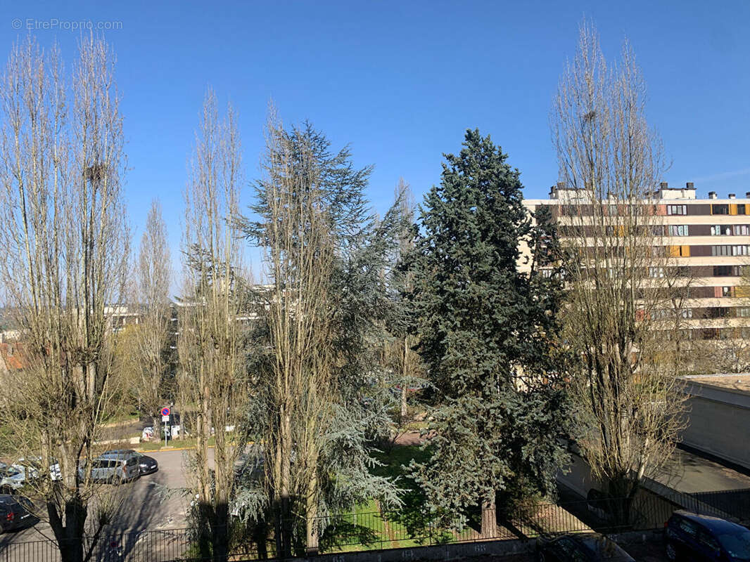 Appartement à FONTENAY-LE-FLEURY