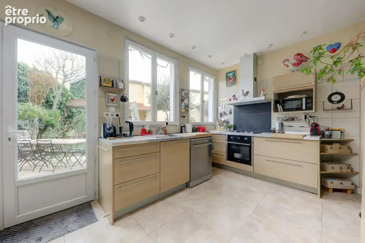 VENTE d'une maison 6 pièces  184 m² à RILLIEUX LA PAPE village - photo 6