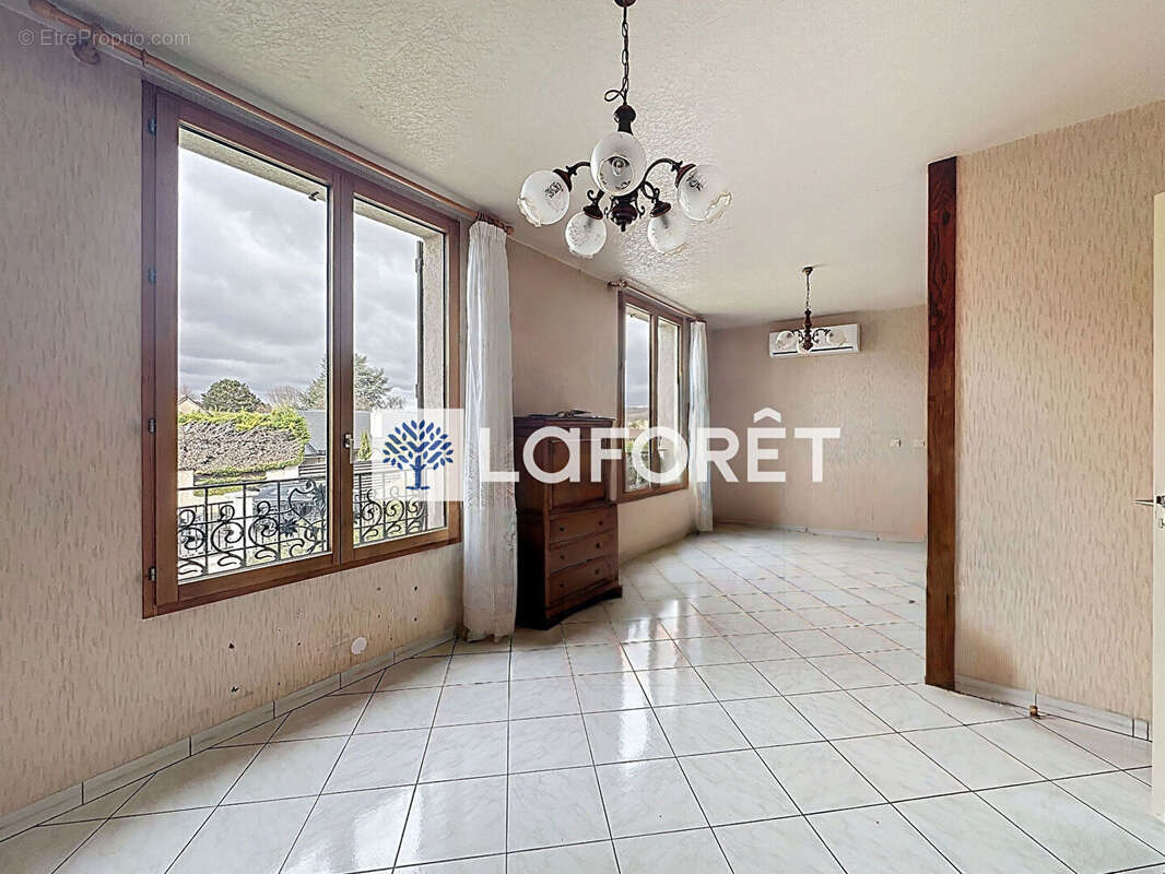 Maison à SAINT-NOM-LA-BRETECHE