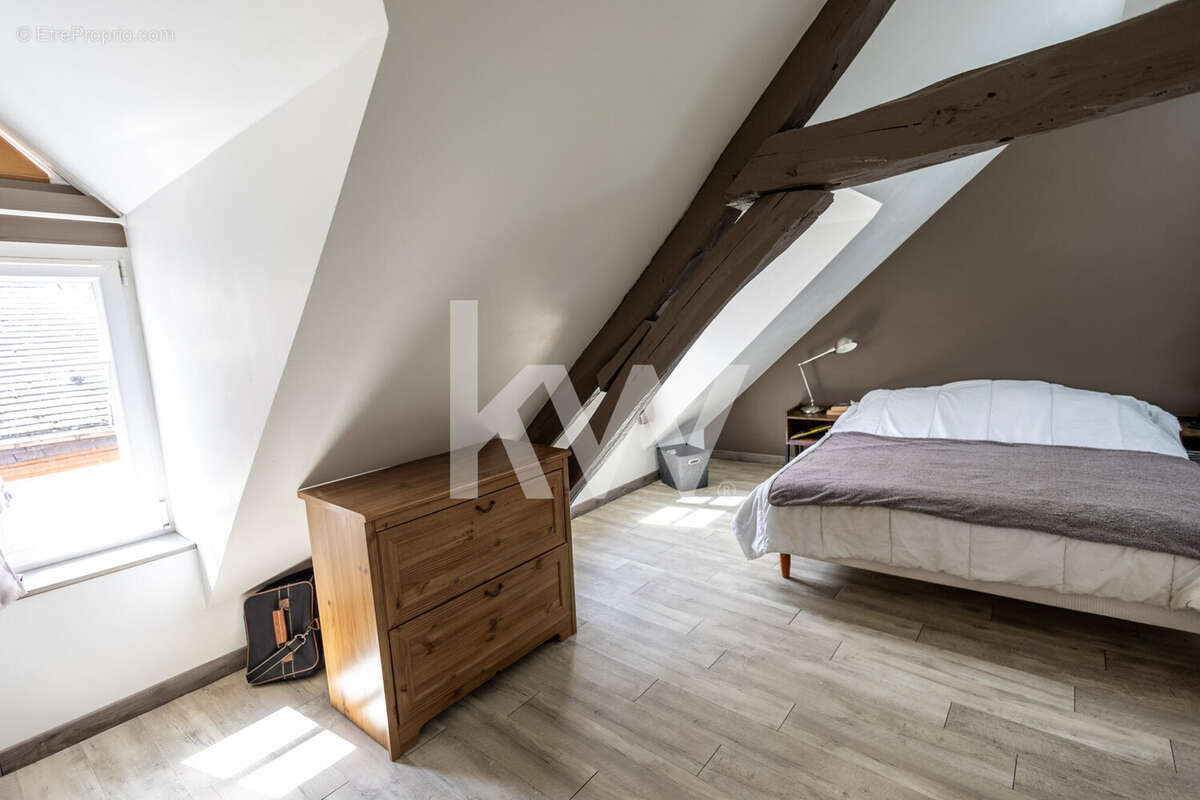 Maison à SAINT-DENIS-DE-L'HOTEL