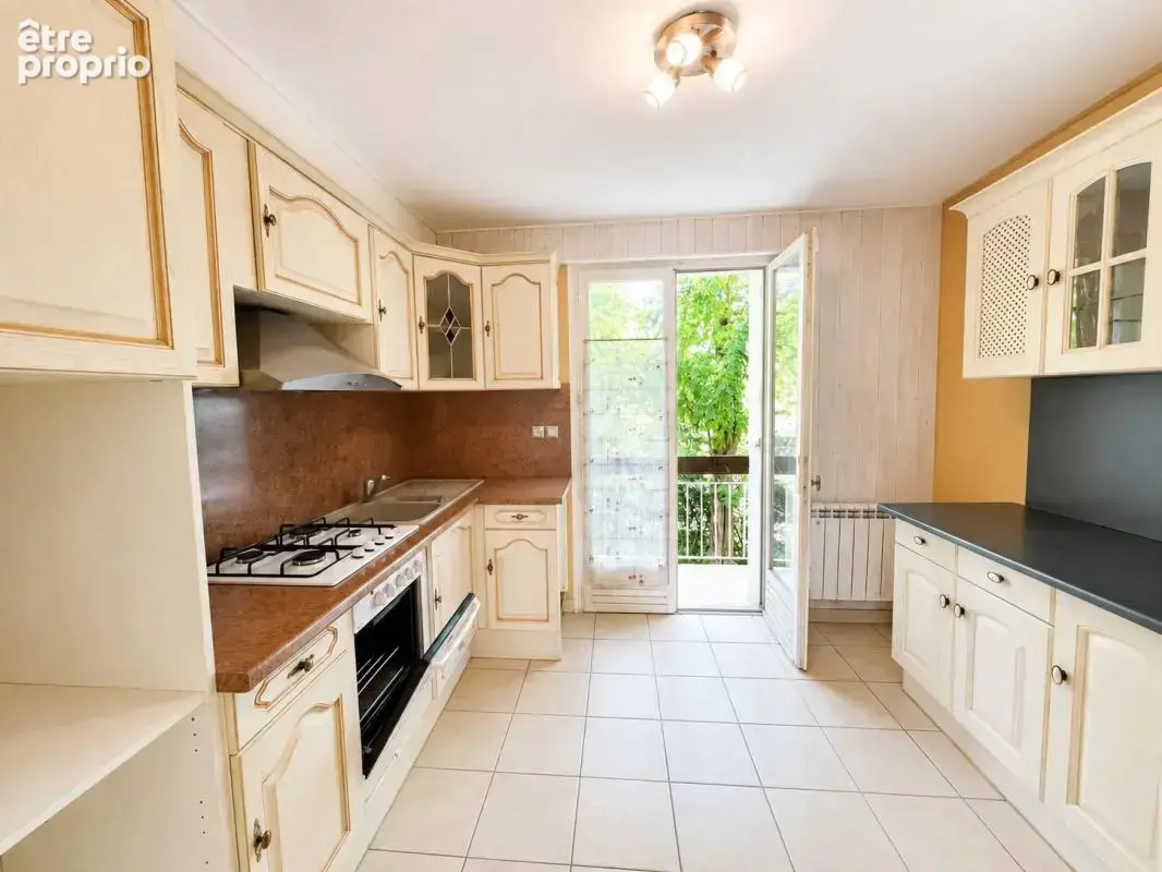 Grand appartement 78m2 au calme avec garage et cave - photo 3