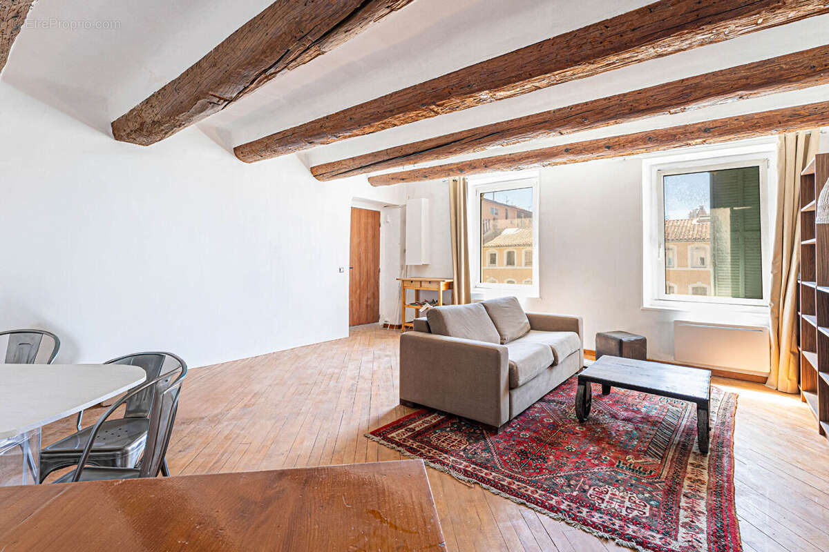 Appartement à MARSEILLE-1E