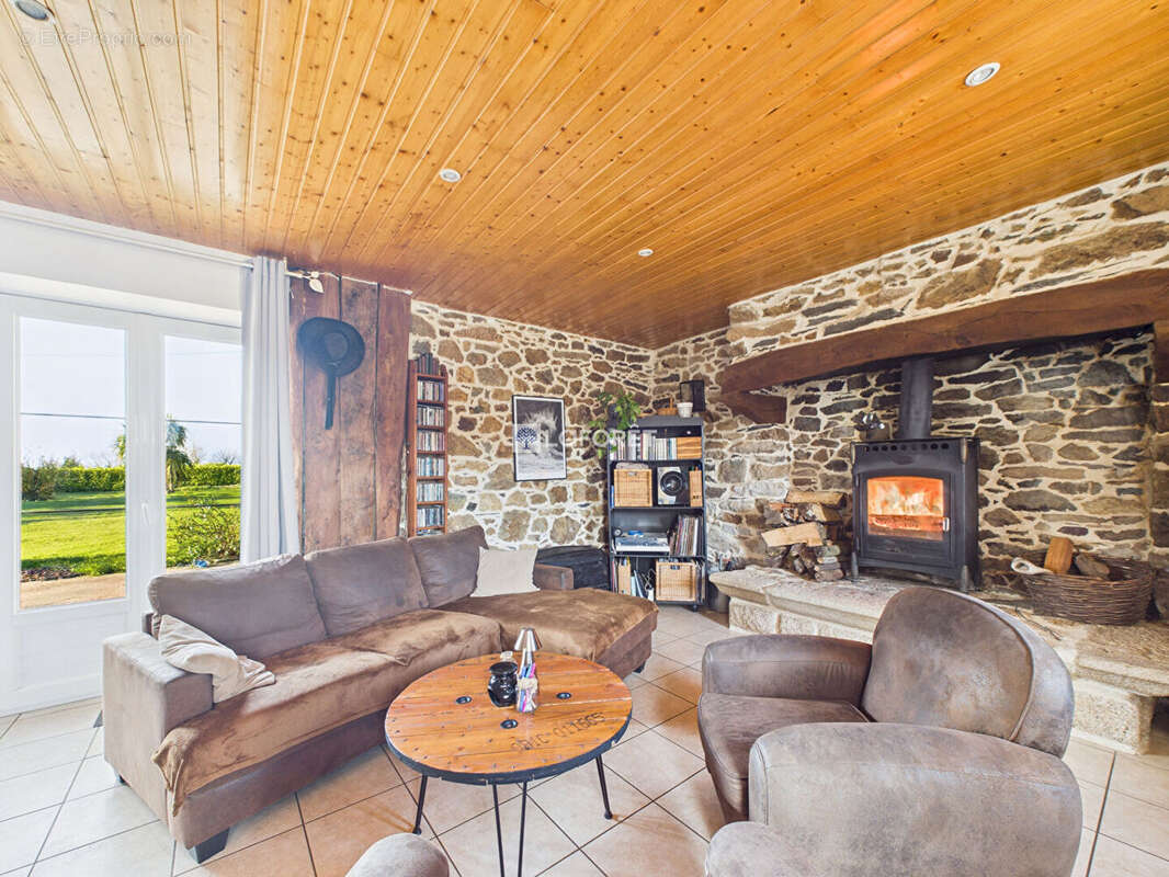 Maison à PLOMODIERN