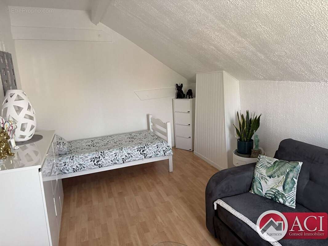 Bornel gare sur place , Immeuble de 4 appartements - photo 8