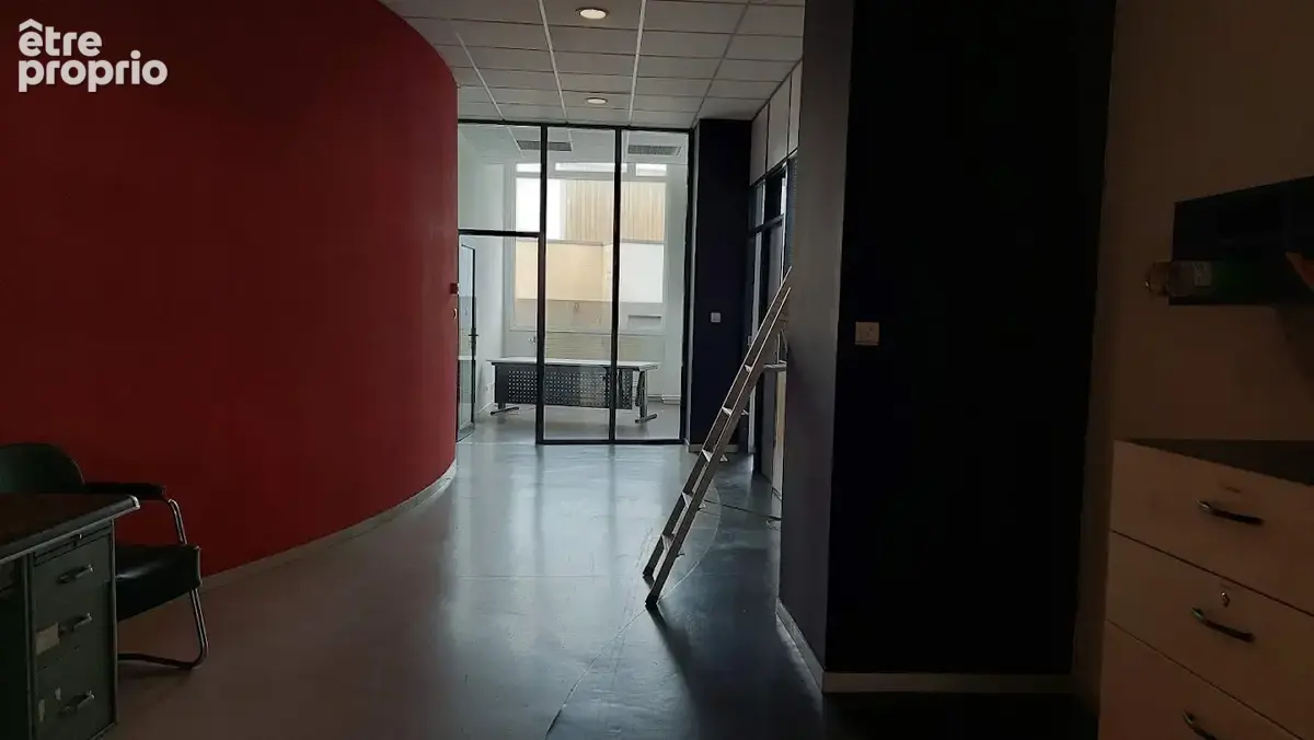 BELFORT, proche ZONE COMMMERCIALE, a vendre  local commercial 1400m2 -14places de parkings 2 quais - photo 5