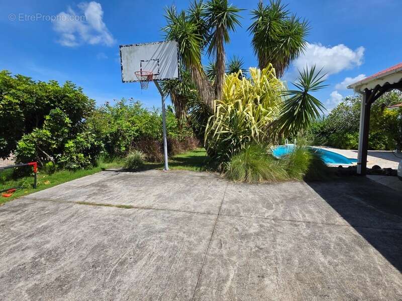 Maison à BAIE-MAHAULT