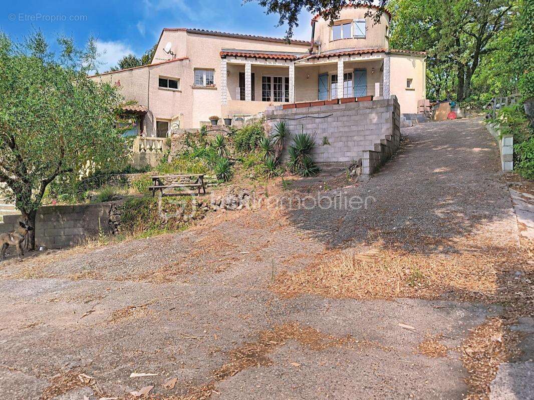 Grande maison familiale de 287 m² avec jardin, piscine et garage – Bédarieux - photo 24