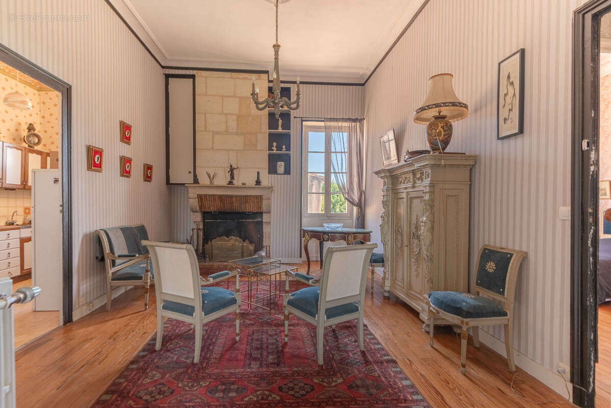 Ancien chateau viticole - potentiel 585 m2 surface habitable - 7 hectares - photo 12