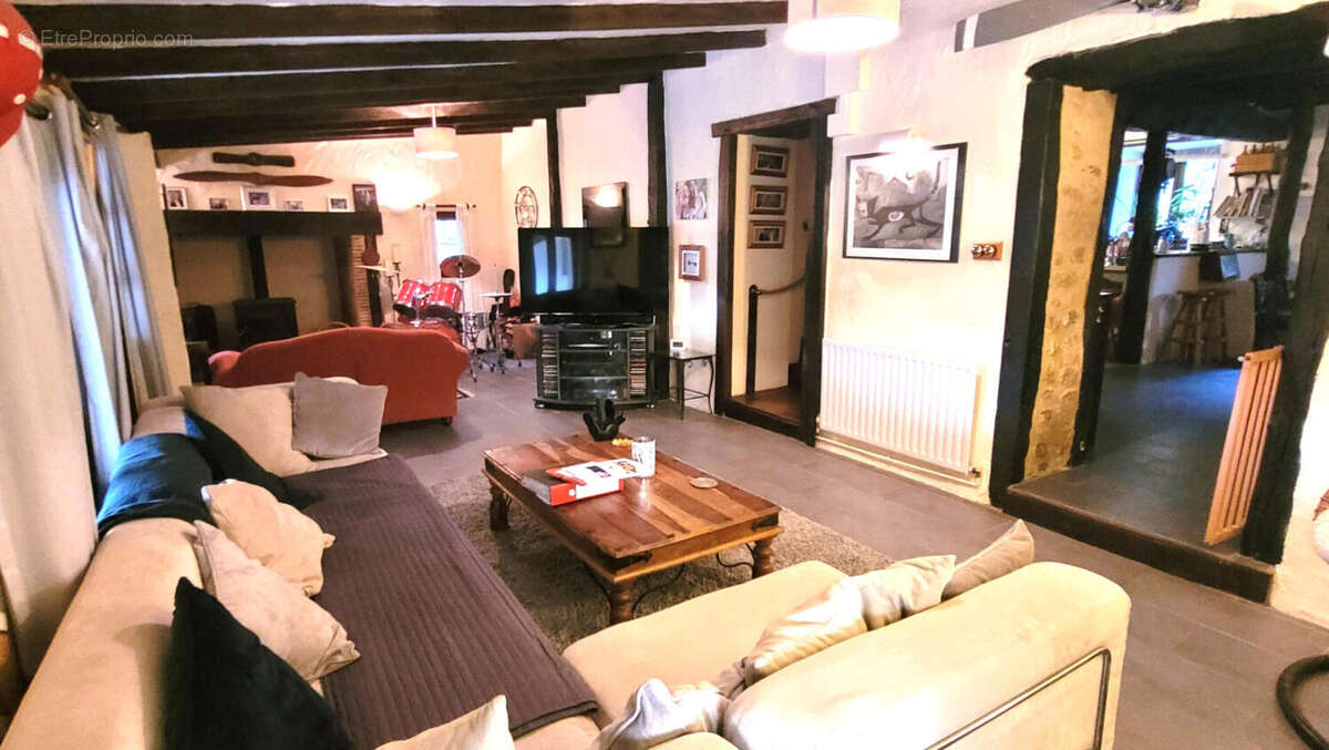 Complexe de 4 Gîtes et Maison avec 3 Chambres, Emplacement Privilégié, Piscine, Revenu – Lacs de Haute Charente - photo 7
