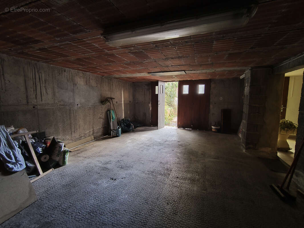 Maison à LA MONNERIE-LE-MONTEL