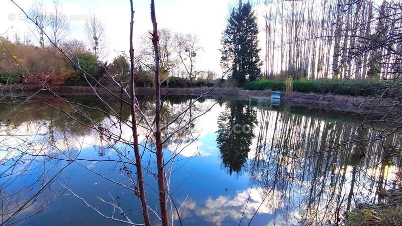 Terrain à MEZIERES-SUR-OISE