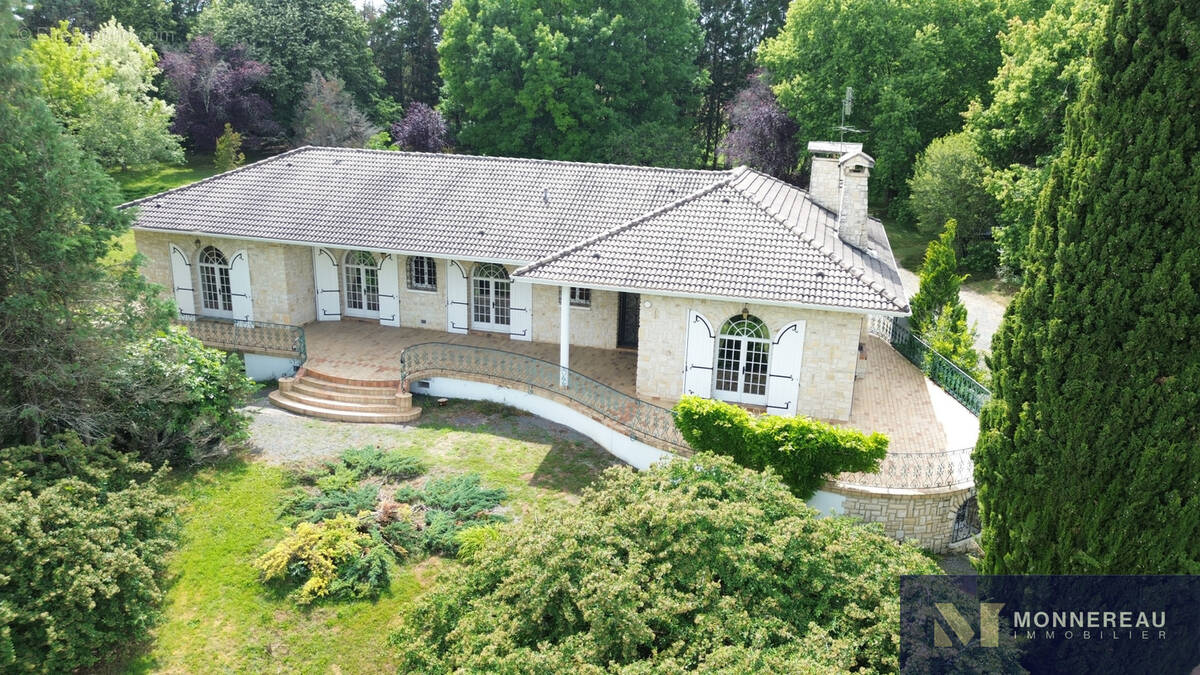 Maison à ROULLET-SAINT-ESTEPHE