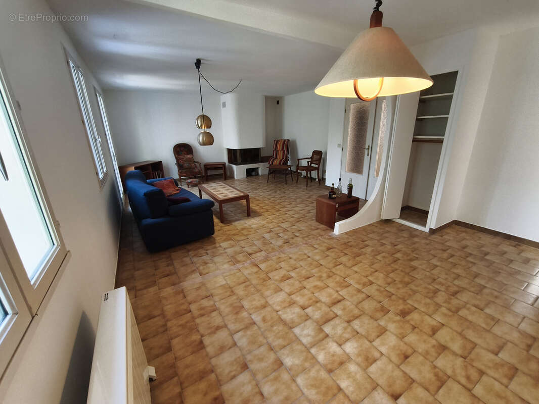 Maison à MONTFERRAT