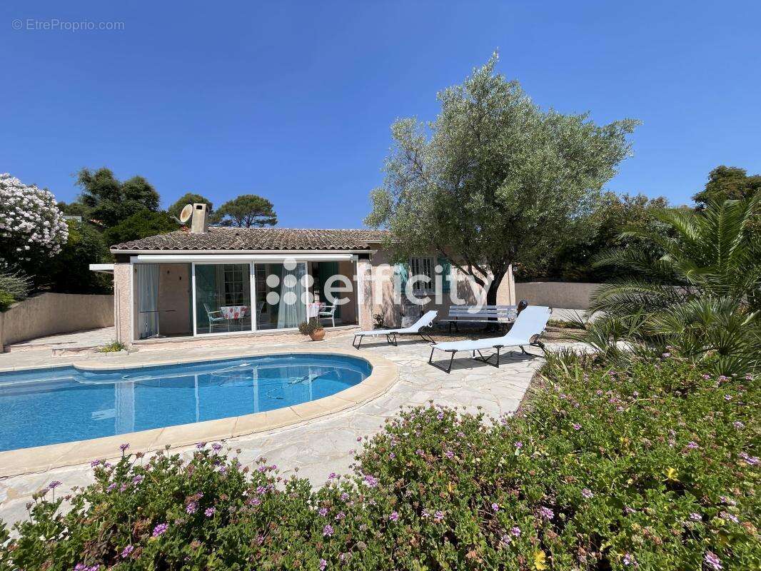 Maison à ROQUEBRUNE-SUR-ARGENS