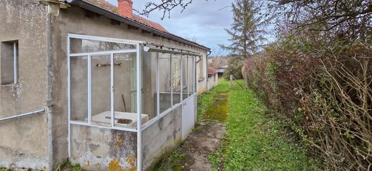 Maison à rénover avec grand terrain – Souvigny (03210) - photo 5