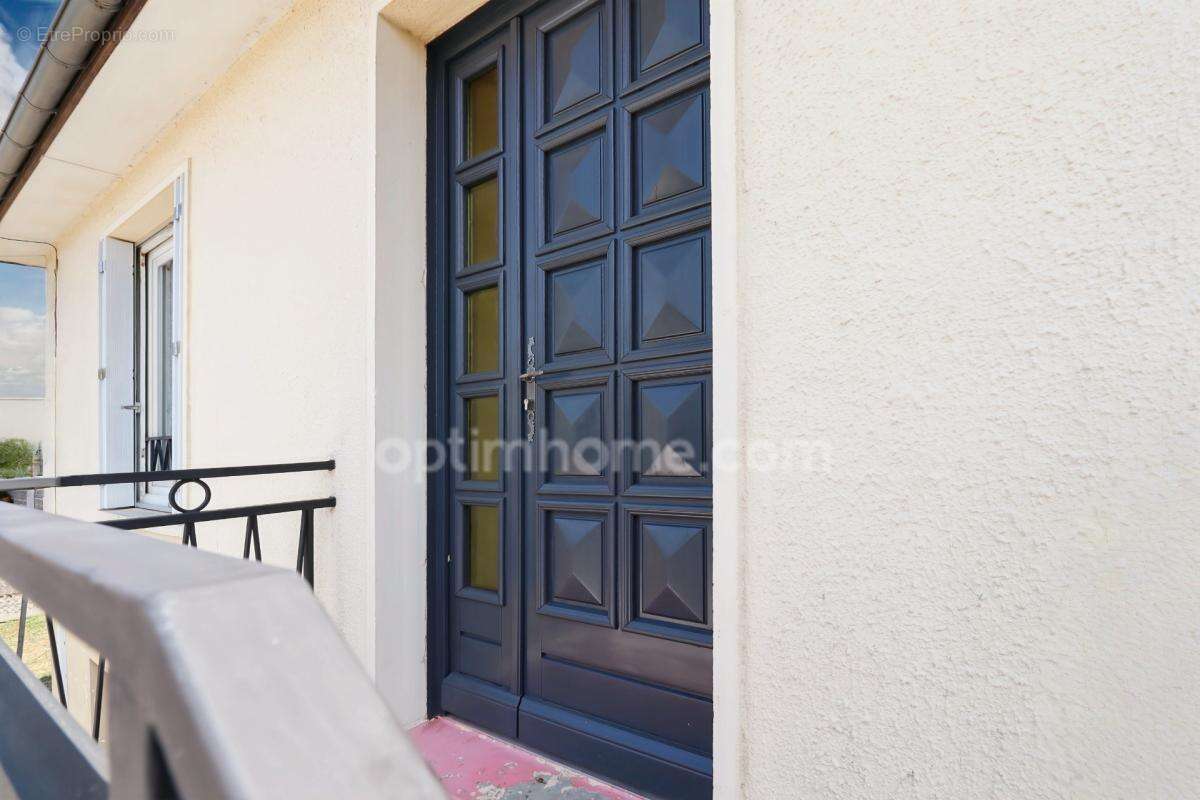 Maison Individuelle sur sous-sol de 65 m² environ - 4 pièces - 1 voir 2 Chambres - Garage -Parcelle 700 m² -MAGNAC LAVAL (87) - photo 4
